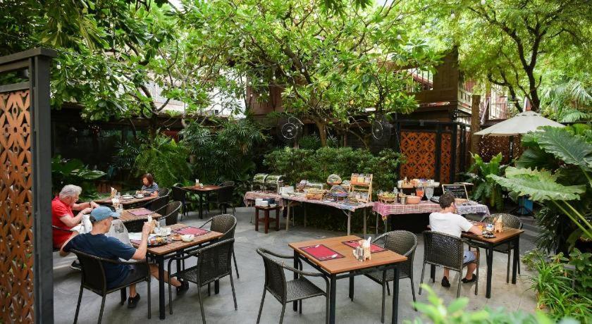 The Rose Bangkok Hotell Exteriör bild